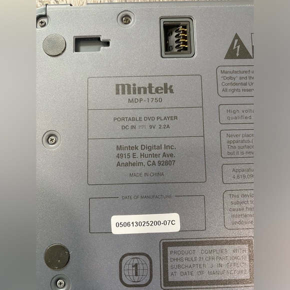 Mintek MDP-1720 Portable DVD Player 7” TFT Monitor - Picture 7 of 9